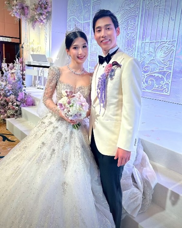 วิวาห์อลังการ ลูกสาวมหาเศรษฐีแต่งงาน สร้อยทองล้อมคอ เปลี่ยนชุด 7 ชุด