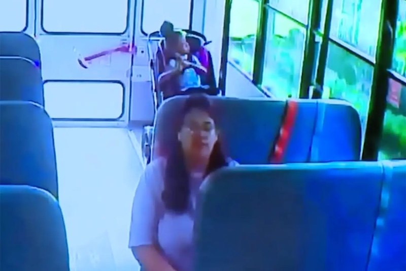 เด็ก 6 ขวบ ถูกสายรัดรถเข็นรัดคอ ดับสลดบนรถโรงเรียน