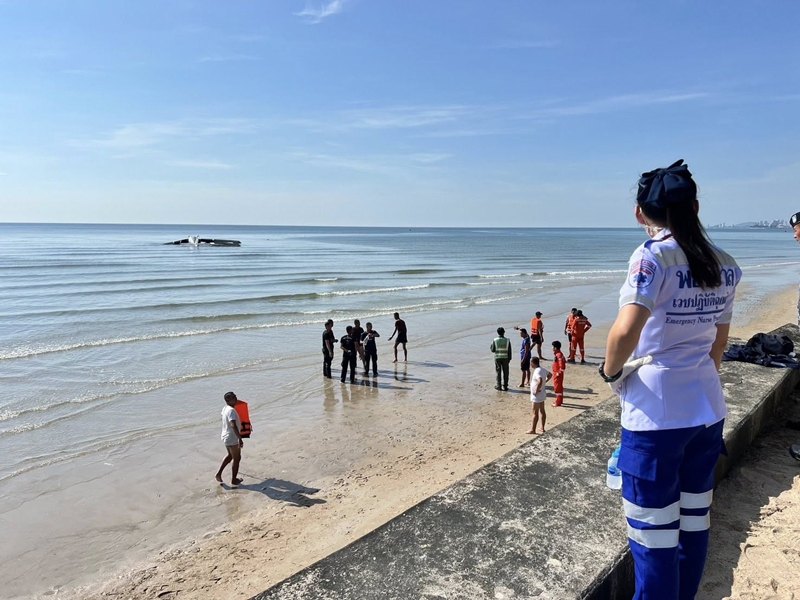 เครื่องบินเล็กตกทะเลชะอำ ขณะฝึกกระโดดร่ม ตำรวจเสียชีวิต 6 นาย