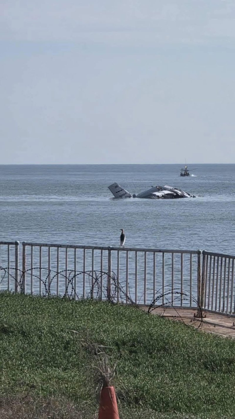 เครื่องบินเล็กตกทะเลชะอำ ขณะฝึกกระโดดร่ม ตำรวจเสียชีวิต 6 นาย