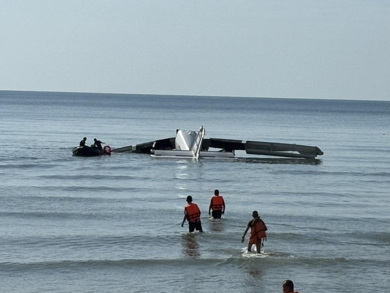 เครื่องบินเล็กตกทะเลชะอำ ขณะฝึกกระโดดร่ม ตำรวจเสียชีวิต 6 นาย