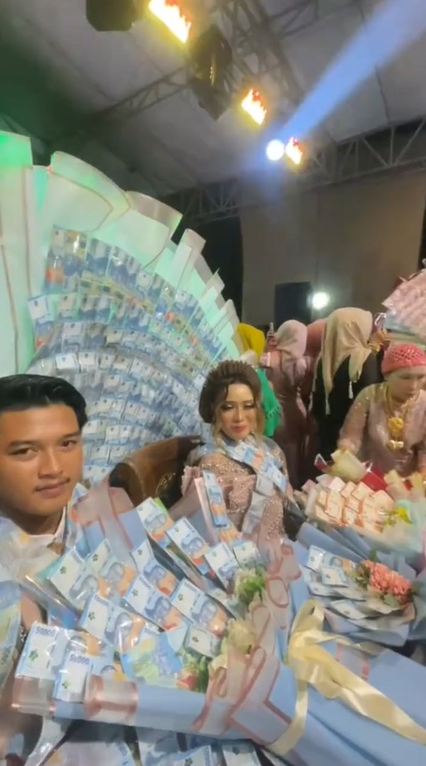 ฮือฮางานแต่งงาน บ่าวสาวเงินท่วม แขกจัดหนักให้ของขวัญอลังการ