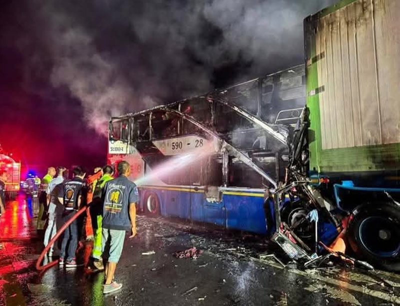 รถโดยสารชนกันไฟลุกที่ศาลเจ้าพ่อปู่โทน เจ็บ 40 ดับ 7