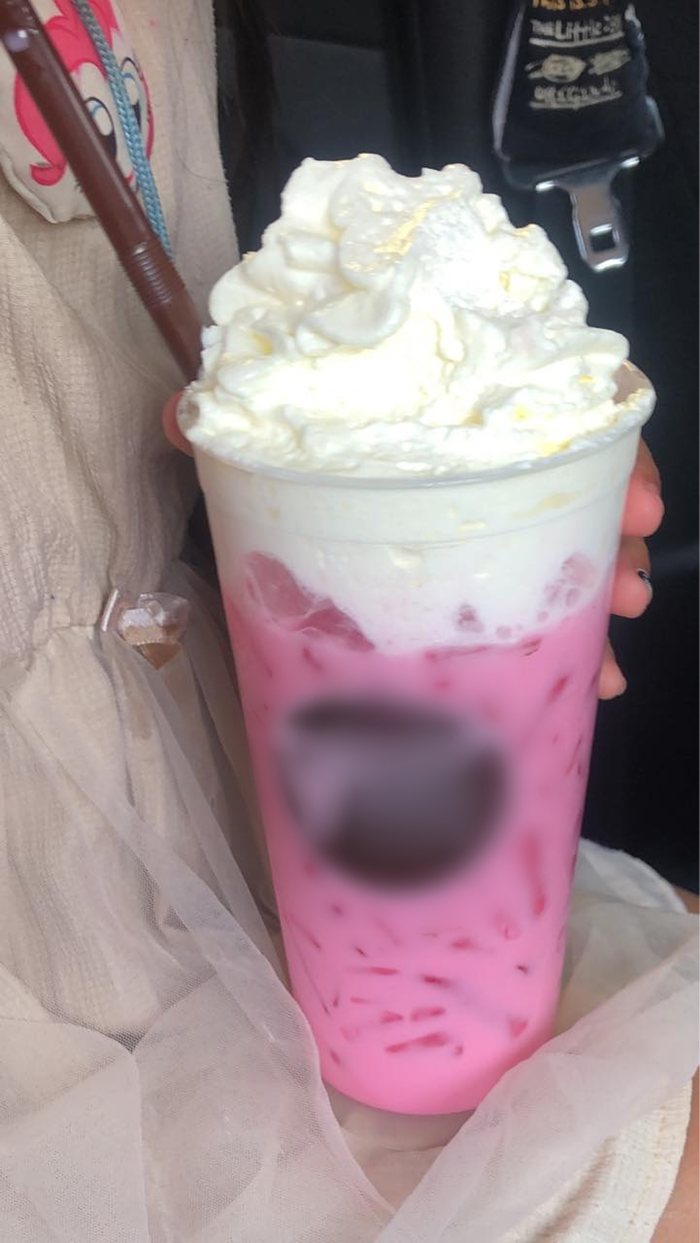 ลูกค้ามึน สั่งชานม แต่พนักงานทำนมชมพู มาให้ ชาวเน็ตถกสนั่น ใครผิด