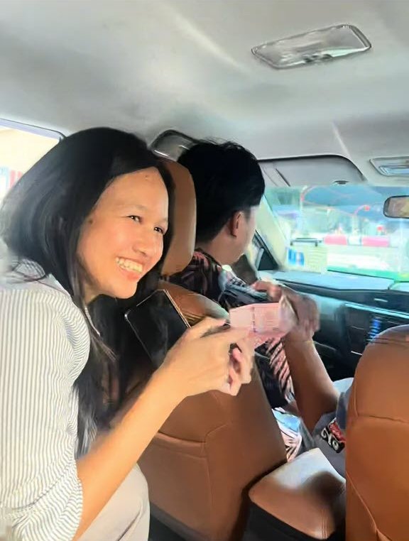 ก๊วนเพื่อนขึ้นแท็กซี่สุดพีค ลุงคนขับออกตัว ถ้าถูกหวยจะให้นั่งฟรี ก๊วนเพื่อนขึ้นแท็กซี่สุดพีค ลุงคนขับออกตัว ถ้าถูกหวยจะให้นั่งฟรี