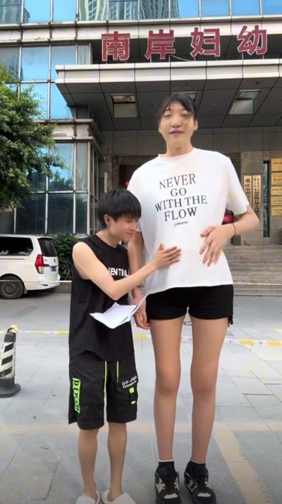 สาวร่างยักษ์สูง 220 ซม. ตั้งท้องหนุ่มต่างไซซ์ เจอดราม่า ท้องได้จริงเหรอ