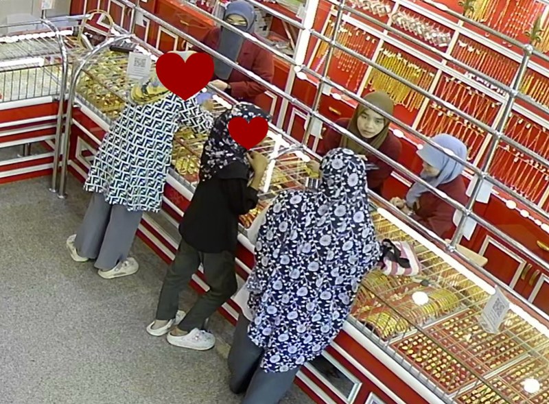 ลูกค้ามาขายทอง พนักงานเห็นสีหน้าไม่ดี สอบถามจนช่วยได้ทัน