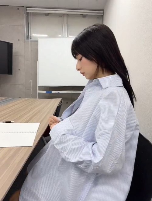 เน็ตไอดอลเปิดใจกลางห้องเรียน ความแน่นซ่อนอยู่ อาจารย์ถึงกับพูดไม่ออก 