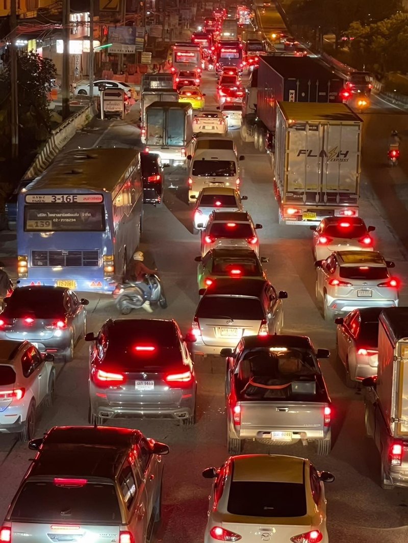 ถนนบางนา - ตราด 16 พ.ค. 2568 ทำไมรถติดทั้งที่ไม่ใช่วันหยุด