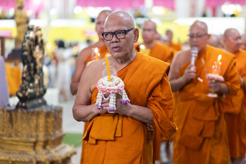 เปิดมือถือสาวนายหน้าเว็บพนัน พบคลิปอาบน้ำ เคยยืมเงินเจ้าอาวาสวัดไร่ขิง 40 ล้าน