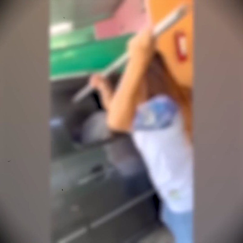 เมียหลวง แท็กทีม ผัวหลวง บุกจับชู้คาม่านรูด