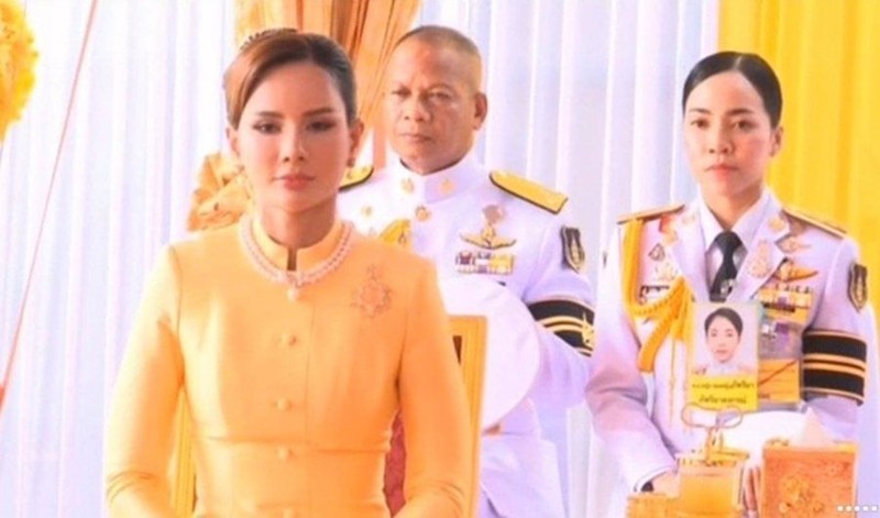 โปรดเกล้าฯ คุณหญิงปภัสสร วัชรหทัยพัทธ์ เป็นผู้แทนพระองค์ พิธียกช่อฟ้า วัดไผ่ล้อม 