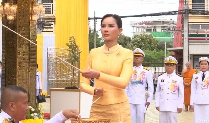 โปรดเกล้าฯ คุณหญิงปภัสสร วัชรหทัยพัทธ์ เป็นผู้แทนพระองค์ พิธียกช่อฟ้า วัดไผ่ล้อม 