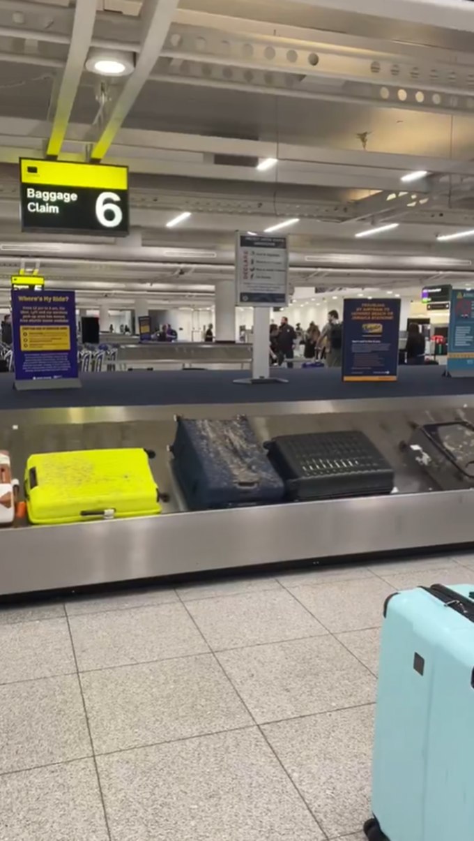 ผดส. โวย รับกระเป๋าที่สายพาน มาพร้อมคราบปริศนา คล้ายเปื้อนขี้