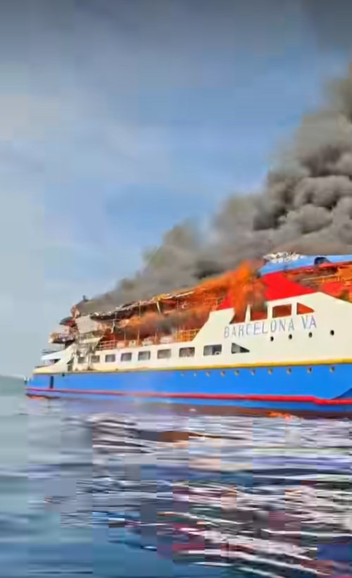 ไฟไหม้เรือเฟอร์รี่ อินโดนีเซีย เปิดนาทีผู้โดยสารโดดเรือหนีตายระทึก