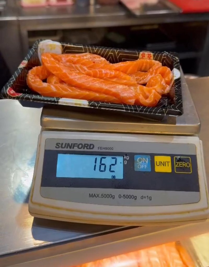 ร้านบุฟเฟต์หรูช็อก ลูกค้ากินเหลือ 8 ขีด ซุกหม้อชาบู เคี้ยวทิ้งยัดทิชชู