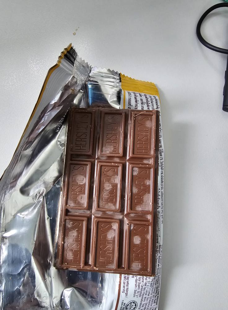 ซื้อช็อกโกแลตวันเดียว แกะมาทำไมสีขาวขึ้นเพียบ ใช่เชื้อราไหม