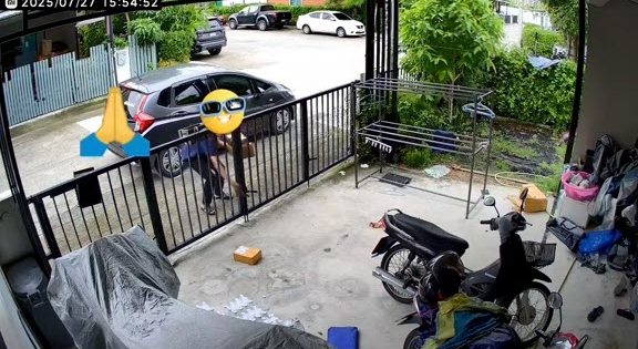 เมื่อพัสดุมาส่งตอนไม่อยู่บ้าน เปิดกล้องดูเพิ่งรู้ เพื่อนบ้านทำใจฟู