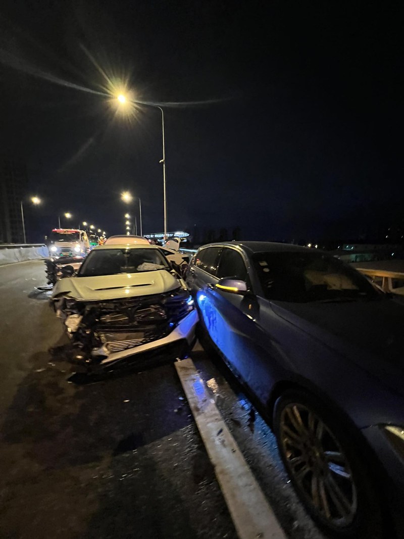 สาวเล่านาทีเฉียดตาย รถหมุน 3 รอบ หวิดตกทางด่วน หลังแก๊งรถหรูแต่งซิ่งชน