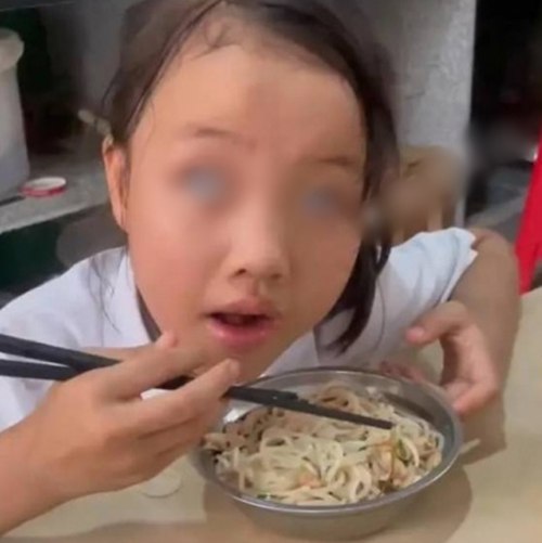 แม่ใจสลาย ลูกสาว 2 ขวบ ตาบอดกะทันหัน