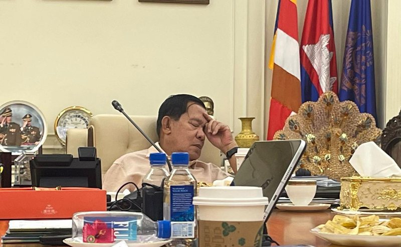 คนไทยร่วมใจโพสต์คำนี้ใส่ ฮุน เซน หลังลงรูปงีบ ส่องแก้วสตาร์บัค หวานร้อย