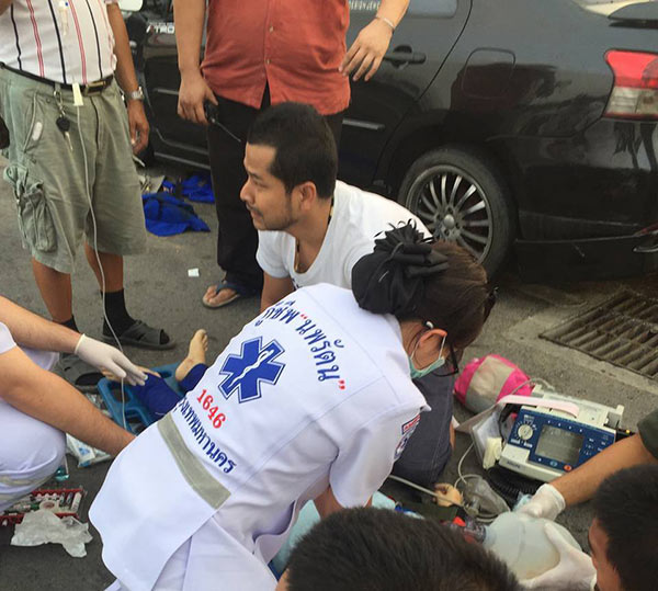 หนุ่ม 18 ซิ่งเบนซ์ชน 2 คันรวด ทำแม่เด็ก 7 ขวบดับ ด้านลูกยังอาการสาหัส