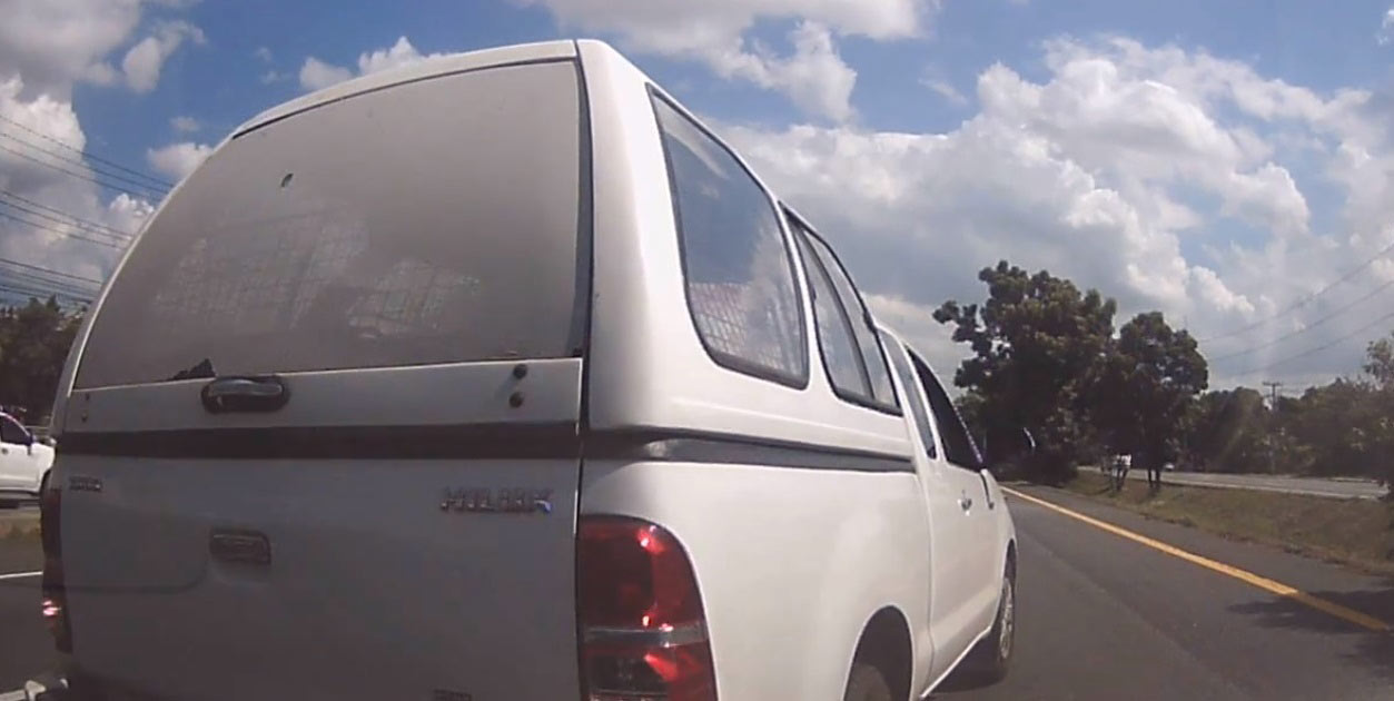 คนขับรถสุดกร่าง ! ปาดหน้า-ถอยชน อ้างต่อยคู่กรณี บอก 