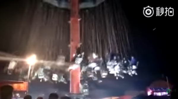 วินาทีระทึก เครื่องเล่นจีนเกิดขัดข้อง ร่วงกระแทกพื้น คนเจ็บอื้อ 