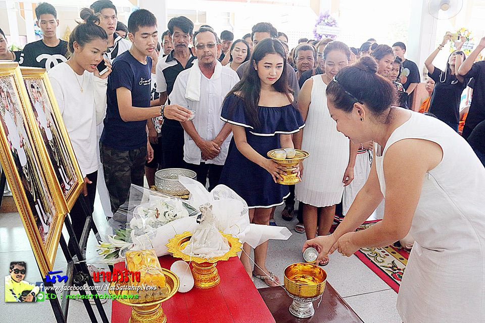 ซึ้ง ! ญาติจัดพิธีแต่งงานก่อนเผาให้คู่รักวัยรุ่น สานฝันฝ่ายชายให้เป็นจริง