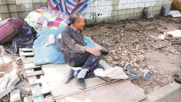 ลุงชาวไร่จนปัญญา เทมันฝรั่ง 32 ตันขายข้างทาง ซึ้งน้ำใจ คนแห่อุดหนุนวันเดียวหมด