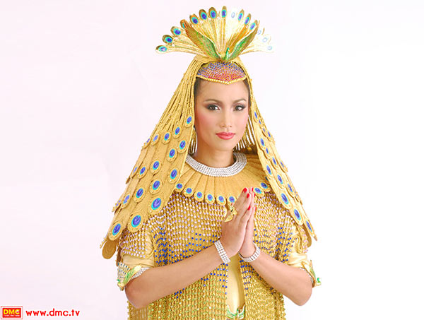 อ้อ ศศินา ชุดธรรมกาย