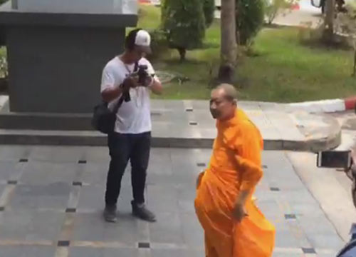 พระมหาบุญชัย ผู้ดูแลการเงินวัดพระธรรมกาย เข้าให้ปากคำดีเอสไอ แจงเส้นทางการเงินวัด