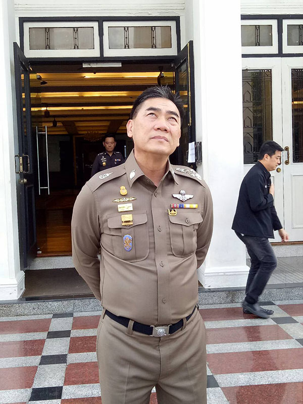 จักรทิพย์ ตรวจเสาธงใหม่ สตช. แจงไม่ได้เสริมฮวงจุ้ย เพียงเสริมความสง่างาม