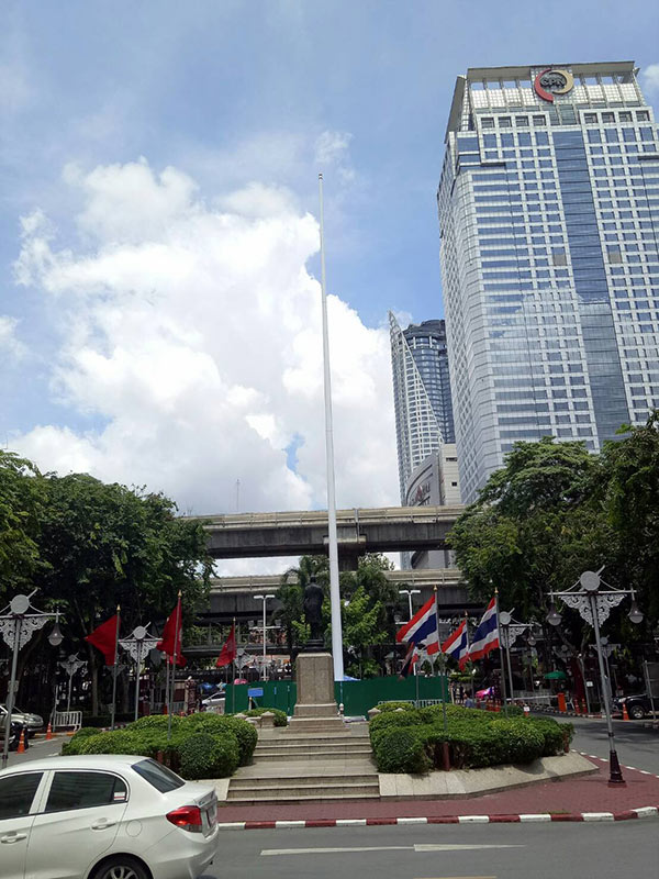 จักรทิพย์ ตรวจเสาธงใหม่ สตช. แจงไม่ได้เสริมฮวงจุ้ย เพียงเสริมความสง่างาม