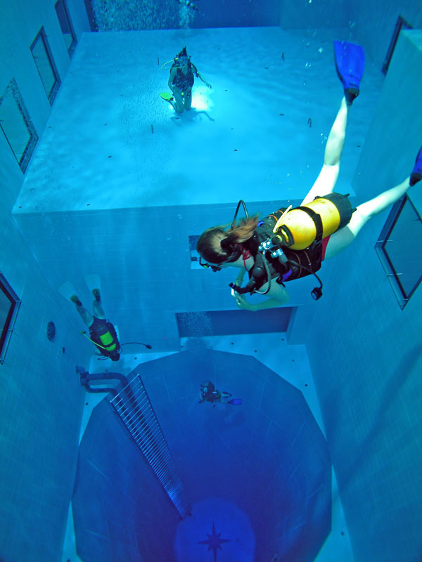 NEMO 33 สระว่ายน้ำที่ลึกที่สุดในโลก