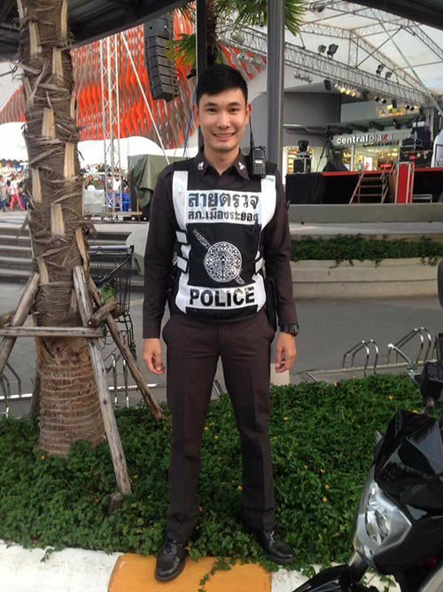 ตำรวจโดนรถชน