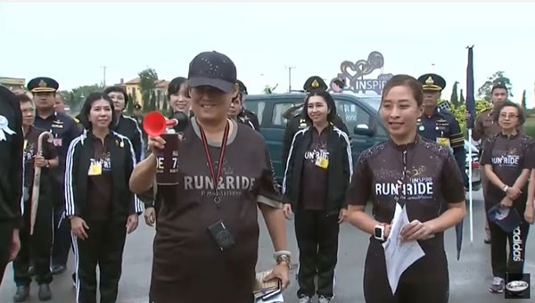 พระองค์ภา เข้าสวมกอด สมเด็จพระเทพฯ