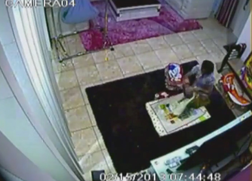 คลิปพี่เลี้ยงทำร้ายเด็กทารก