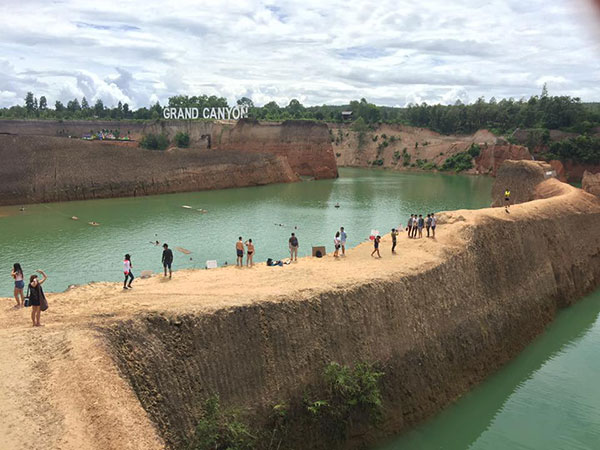 สลด ! หนุ่มเล่นน้ำที่แกรนด์แคนยอน เจอคนข้างหลังกระโดดกระแทก สุดท้ายจมดับ