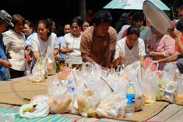 สารทไทย