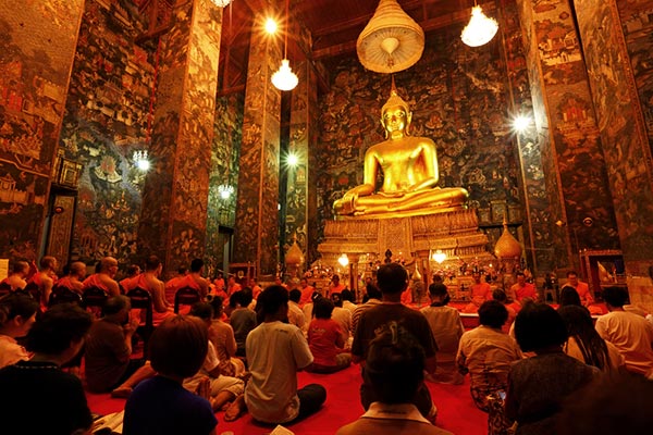 รวมบทสวดมนต์ข้ามปี 2568 เตรียมใจให้ผ่องใสรับปีใหม่