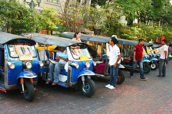 รถตุ๊กตุ๊ก