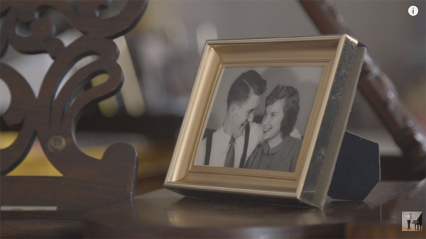 น่ารักสุด ๆ คู่รักรุ่นใหญ่ฉลองแต่งงานครบ 60 ปี ตามธีมการ์ตูนเรื่อง UP