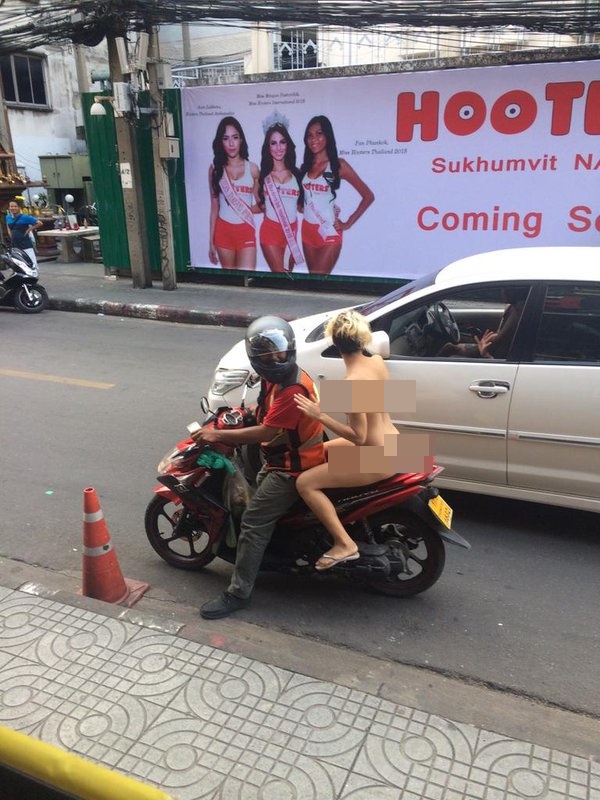 ฝรั่งแก้ผ้ากลางสุขุมวิทซอย 4