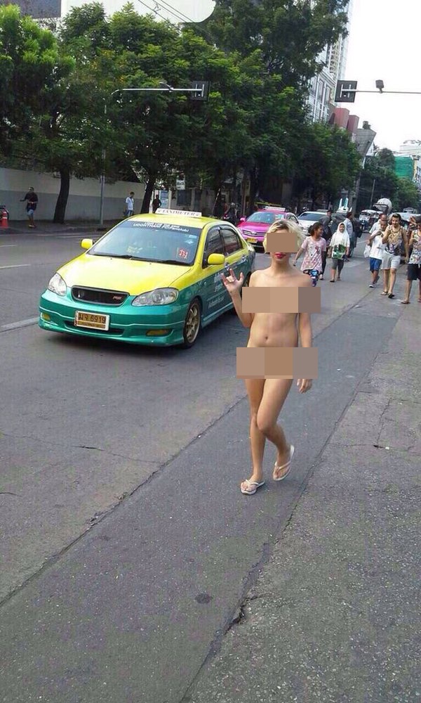 ฝรั่งแก้ผ้ากลางสุขุมวิทซอย 4