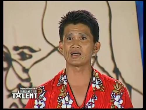 ถิ่น ไทยแลนด์ก๊อดทาเลนต์  พ่นไฟวาดรูปพ่อหลวง 