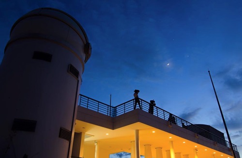 พระจันทร์ยิ้ม ดาวเคียงเดือน พระจันทร์ยิ้ม ดาวเคียงเดือน