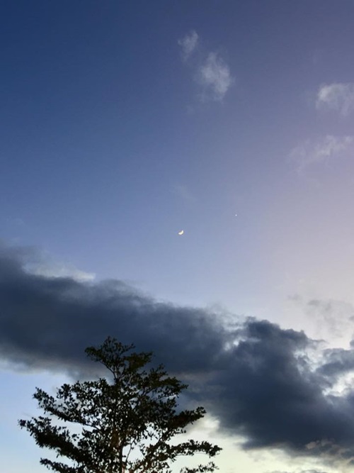 พระจันทร์ยิ้ม ดาวเคียงเดือน พระจันทร์ยิ้ม ดาวเคียงเดือน