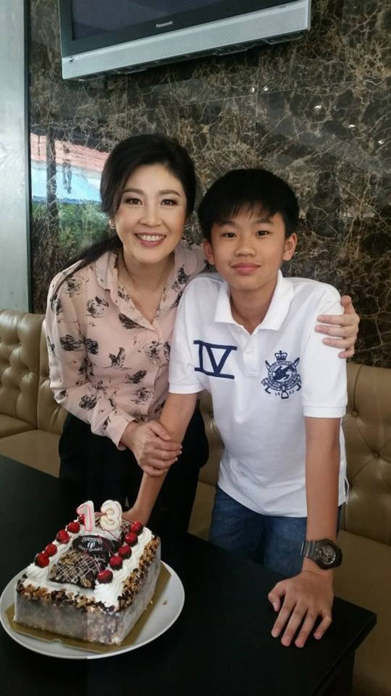  ยิ่งลักษณ์-สามี-น้องไปป์ ทำบุญวันเกิด-บริจาคของศูนย์เด็กอ่อน