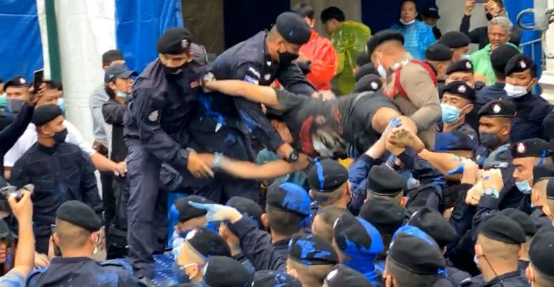 ม็อบ 14 ตุลา